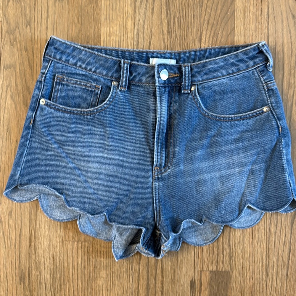 Women’s H&M Scallop Trim Jean Denim Shorts Size 6